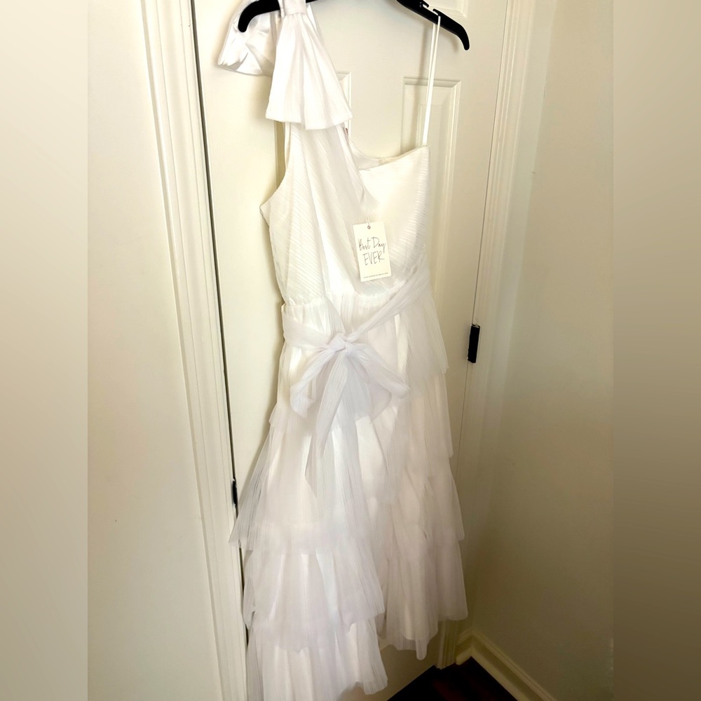 Show me, your mumu, cupcake dress, white tulle. Brand new with tags.